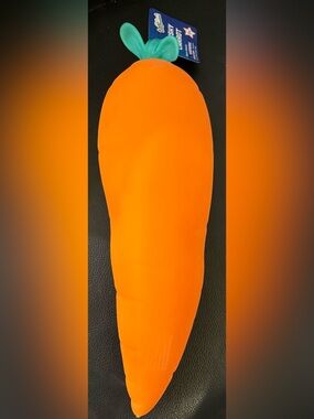 TOYMENDOUS (SUNNY DAYS)JUMBO SQUISHY CARROT SENSORY TOY. TRENDING/ORIGINAL NWT